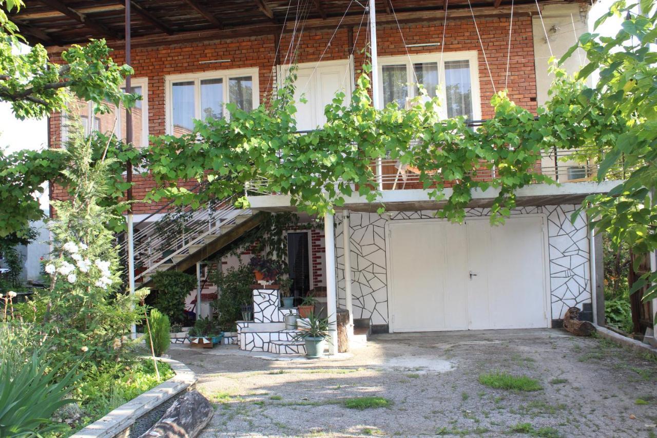 Guest House Meri Poppins Dedoplis Tskaro ภายนอก รูปภาพ