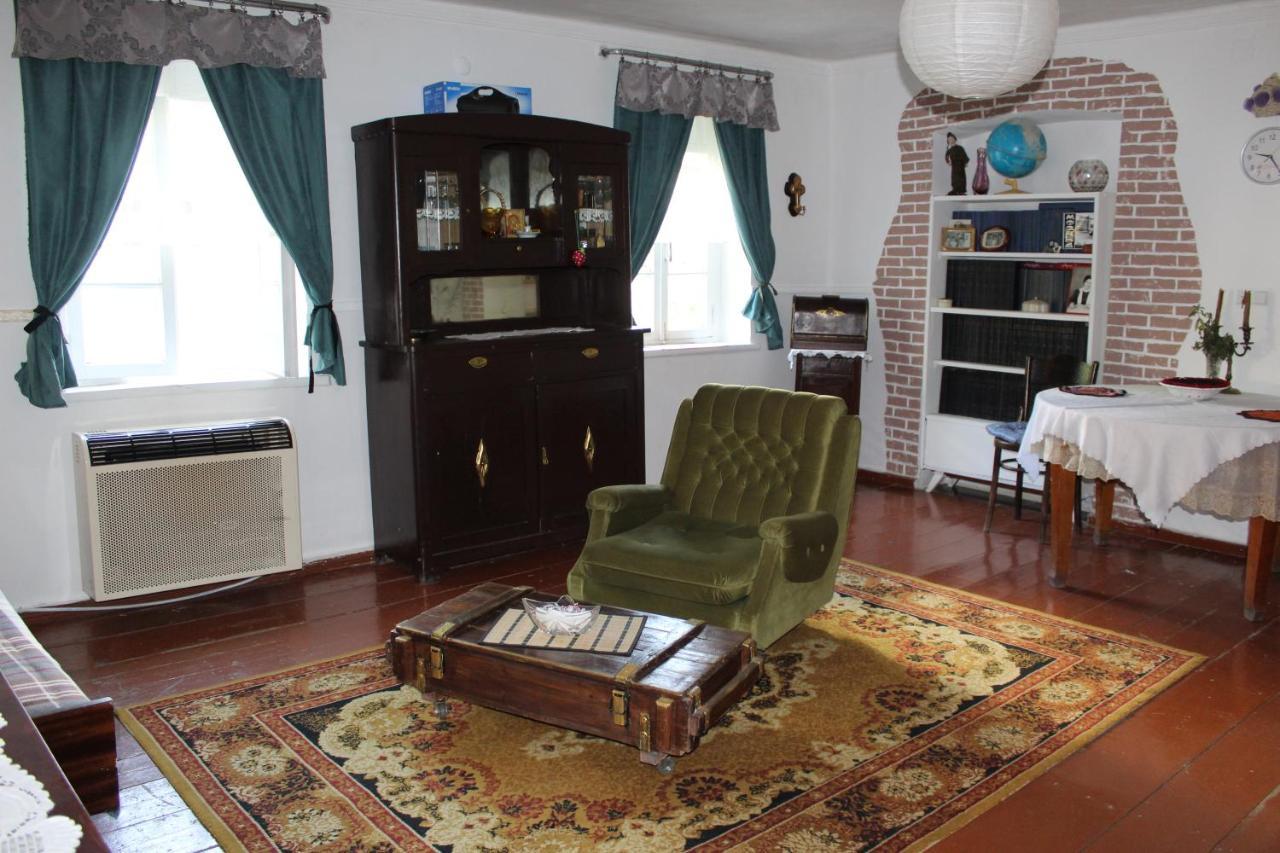 Guest House Meri Poppins Dedoplis Tskaro ภายนอก รูปภาพ