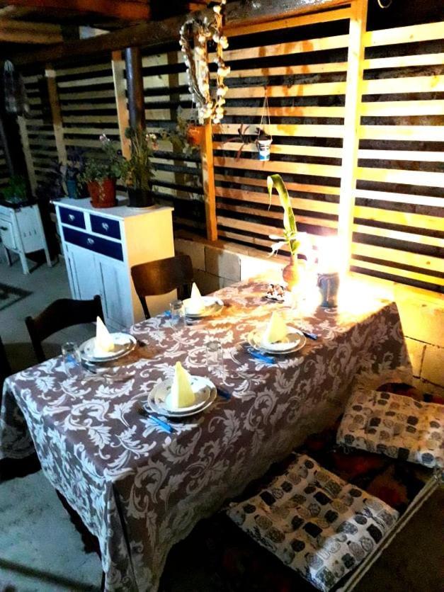 Guest House Meri Poppins Dedoplis Tskaro ภายนอก รูปภาพ